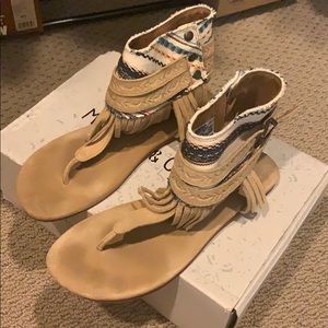 Missed & cloud fringe sandals